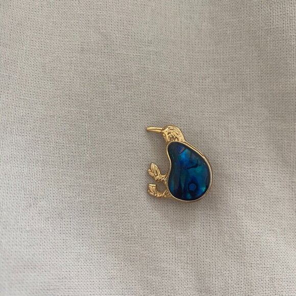 2/$15 Kiwi Bird Paua Shell Inlay Gold Brooch Pin Blue - Picture 2 of 4